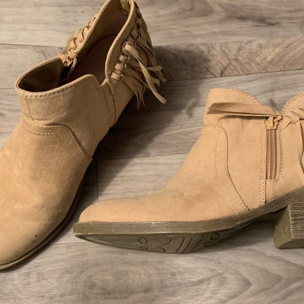 WOMEN'S SIZE 6 AMERICAN EAGLE ANKLE BOOT